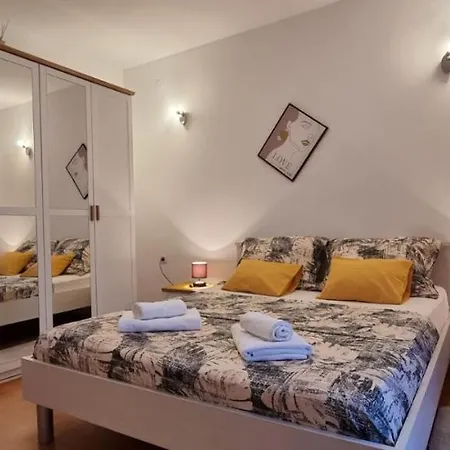 Апартаменти Luka Задар